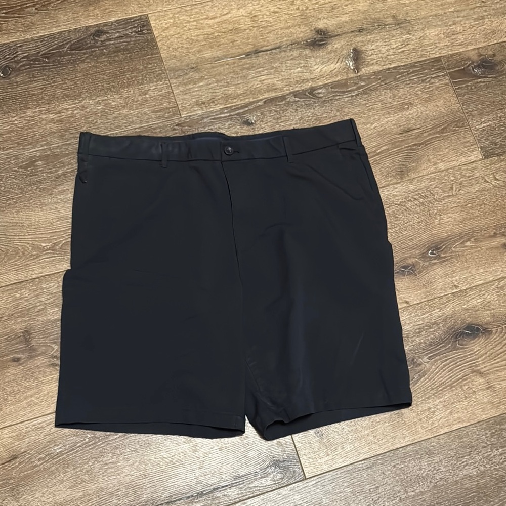 Izod‎ black shorts 40